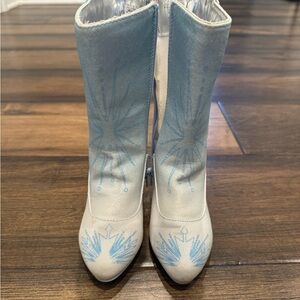 Disney Frozen Elsa boots size 9/10
